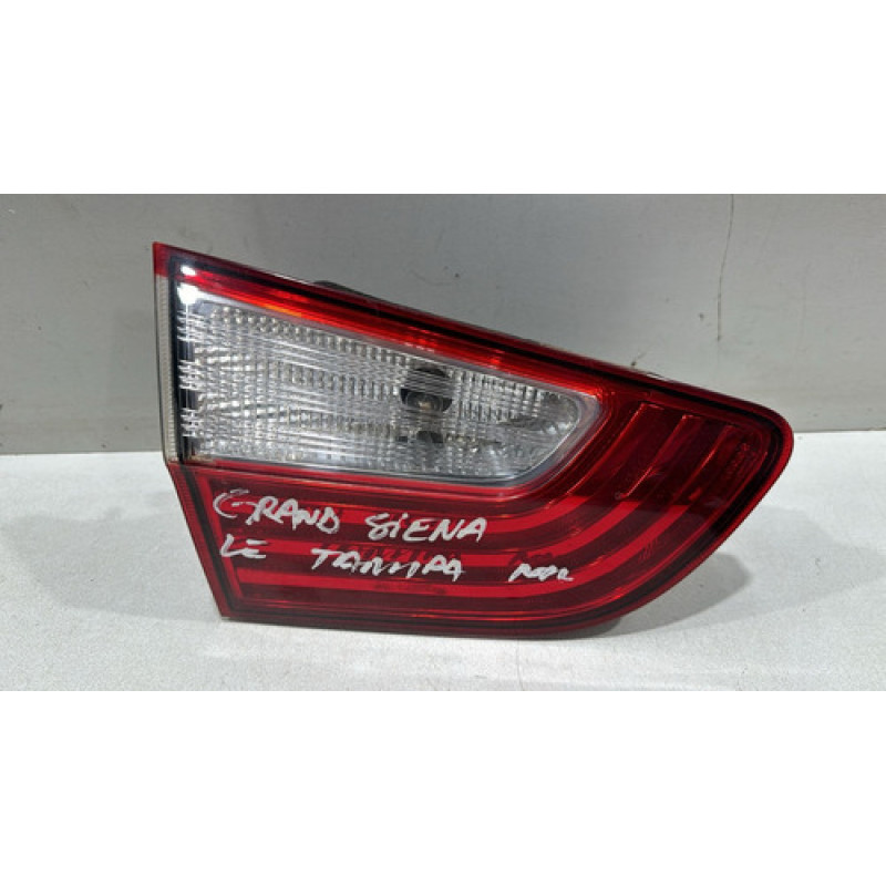 Lanterna Tampa Traseira Esquerda Grand Siena 2012 Á 2021... Lanterna Tampa Traseira Esquerda Grand Siena 2012 Á 2021...