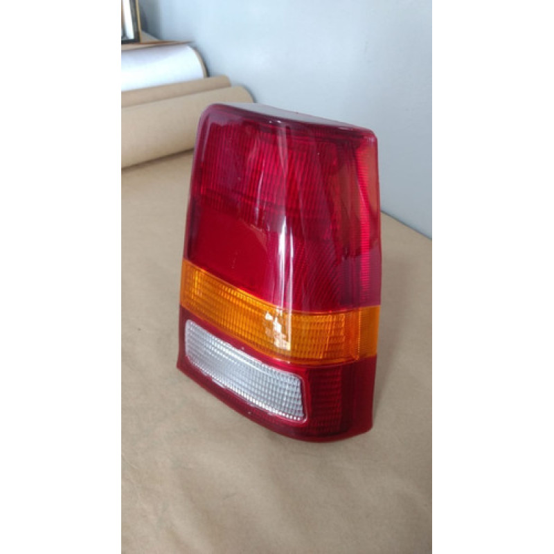 Lanterna Traseira Kadett 86 A 98 Tricolor Direito Lanterna Traseira Kadett 86 A 98 Tricolor Direito