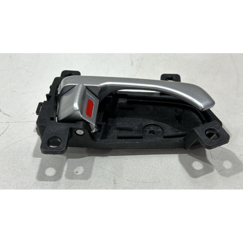 Maçaneta Interna Traseira Direita Kia Sportage 2012 2015 Maçaneta Interna Traseira Direita Kia Sportage 2012 2015