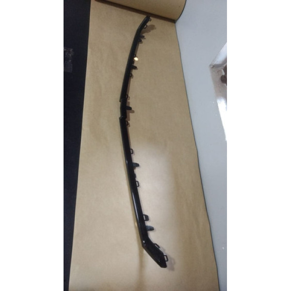 Moldura Grade Superior Prisma Onix 17/18/19 Dianteiro Preta