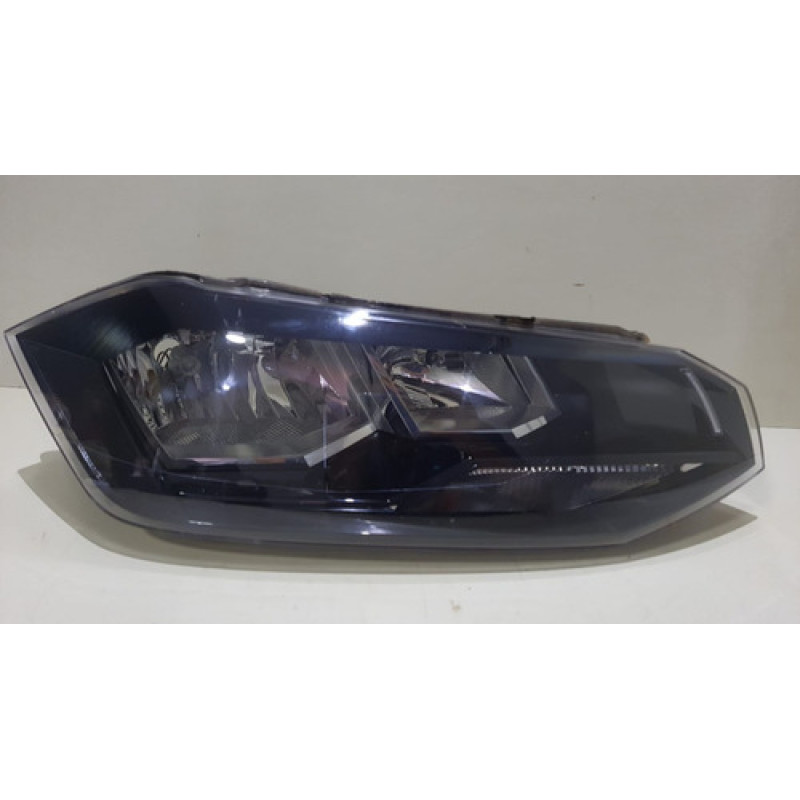 Farol Polo Virtus 2017/2020 C/ Detalhe Friso Preto - Direito Farol Polo Virtus 2017/2020 C/ Detalhe Friso Preto - Direito