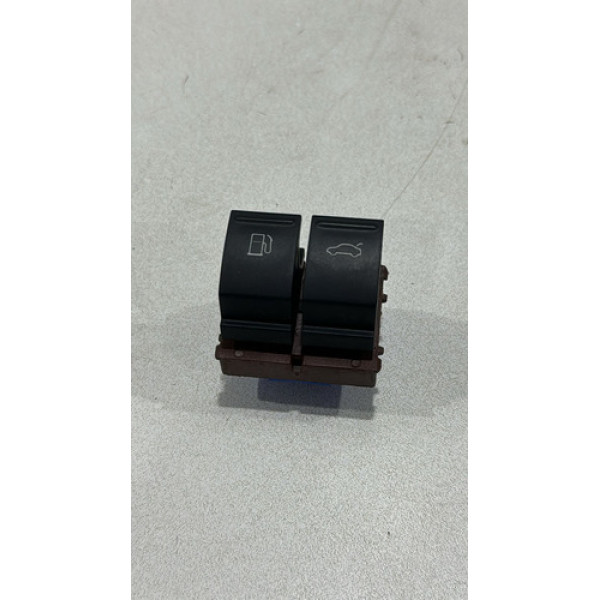 Botão Portinhola E Porta Malas Vw Passat 2006 Á 2010 Usado