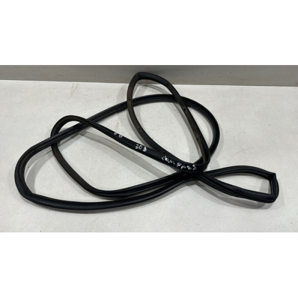 Borracha Porta Dianteira Direita Compass 17/20 Fixa Na Porta