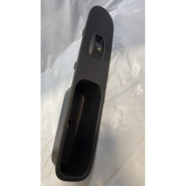 Moldura Botão Vidro Dianteiro Direito Fiat Mobi 100230381