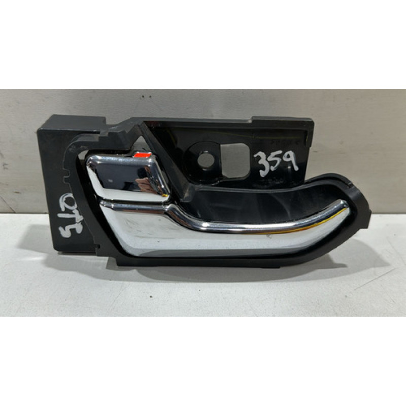 Maçaneta Interna Traseira Esquerda S10 2014 Á 2022 Usado Maçaneta Interna Traseira Esquerda S10 2014 Á 2022 Usado