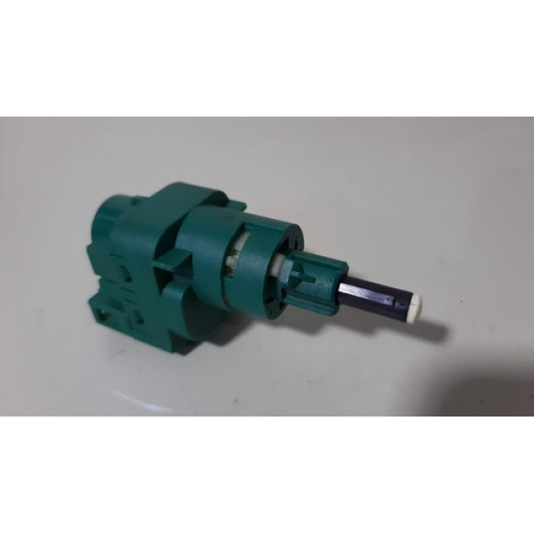 Interruptor De Luz Freio Golf Jetta Bora Beetle Audi A3 Tt