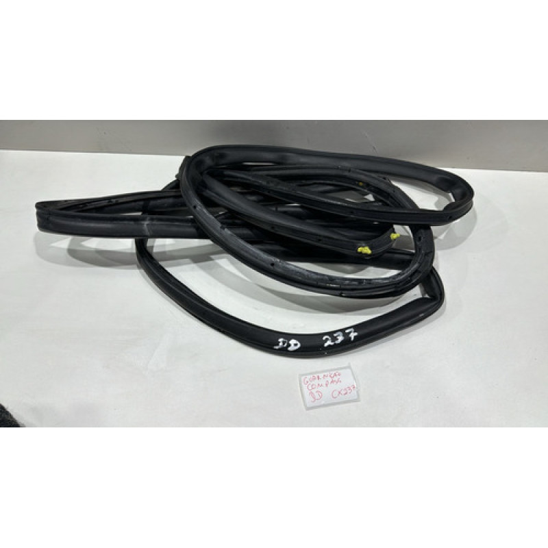 Borracha Guarnição Dianteira Direita Jeep Compass 2018 2021 Borracha Guarnição Dianteira Direita Jeep Compass 2018 2021