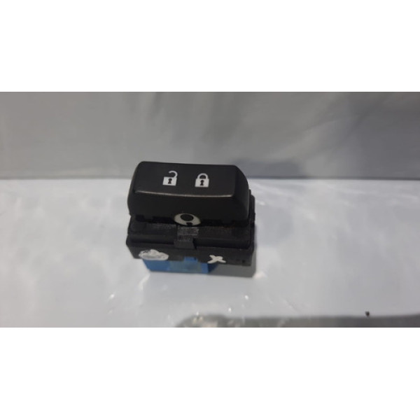 Botão Comando Trava Dianteiro Esquerdo Tracker 2014 A 2019.