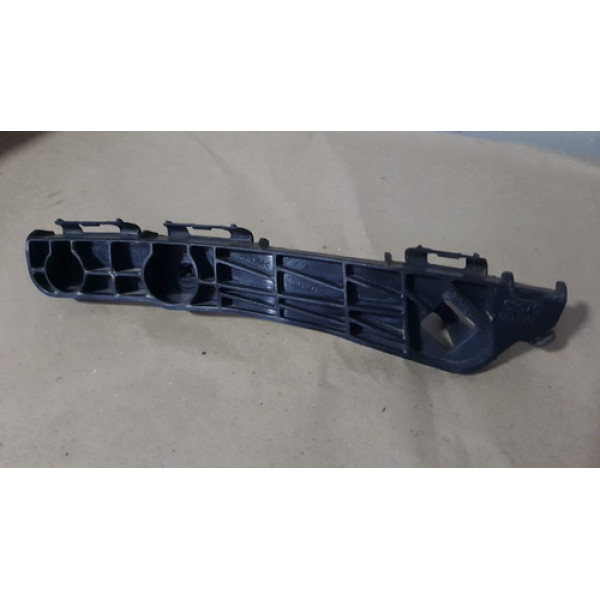 Guia Parachoque Traseiro Direito Etios Sedan Usado