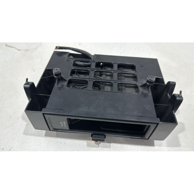 Porta Treco Entrada Mídia Vw Tiguan 5n0035342c Usado Porta Treco Entrada Mídia Vw Tiguan 5n0035342c Usado