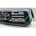 Grade Hilux 19/20 Original Usado Pequeno Detalhe Grade Hilux 19/20 Original Usado Pequeno Detalhe