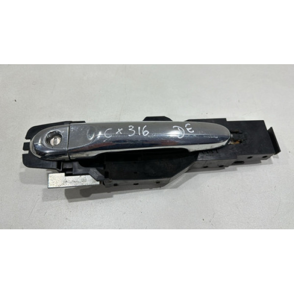 Maçaneta Externa Dianteira Esquerda Versa 2016/2020 Usado