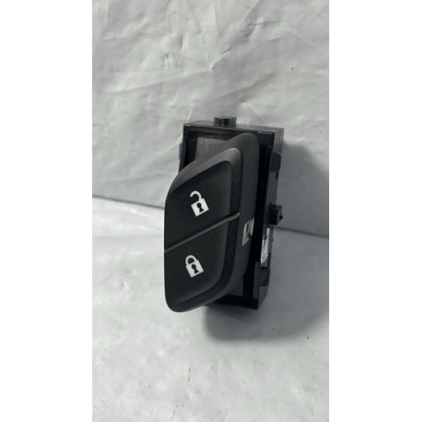 Botão Trava Porta Dianteira Esquerda Gm Cruze 2017 Á 2023