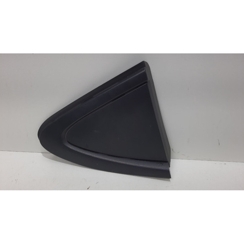 Acabamento Externo Porta Traseira Direita Cruze Sedan 17/22 Acabamento Externo Porta Traseira Direita Cruze Sedan 17/22