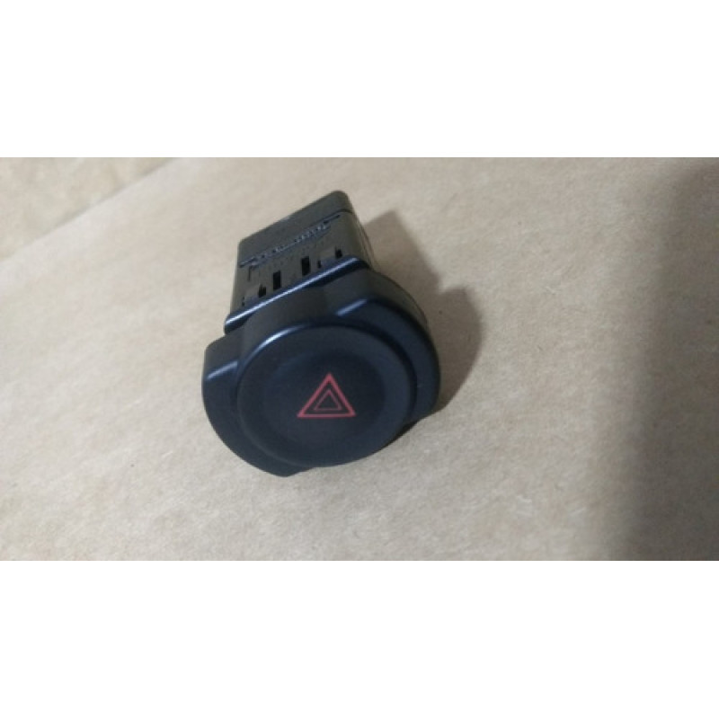 Interruptor Botão Pisca Alerta Sandero 2007/2011 Interruptor Botão Pisca Alerta Sandero 2007/2011