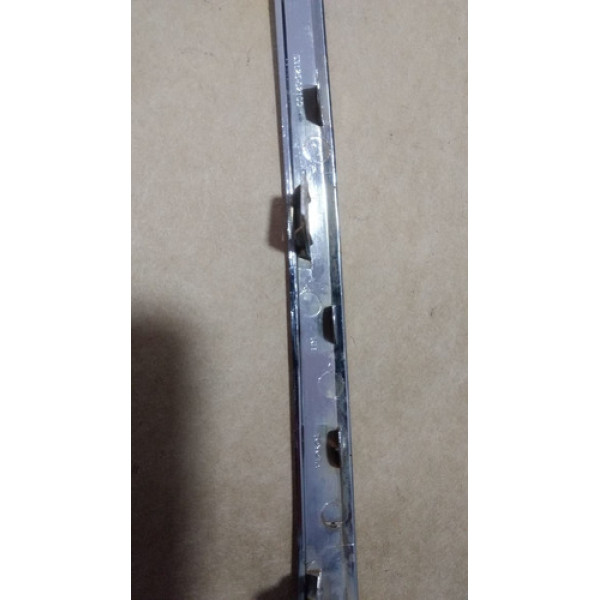 Friso Da Grade Superior Toyota Corolla 15 16 17 Direito Orig