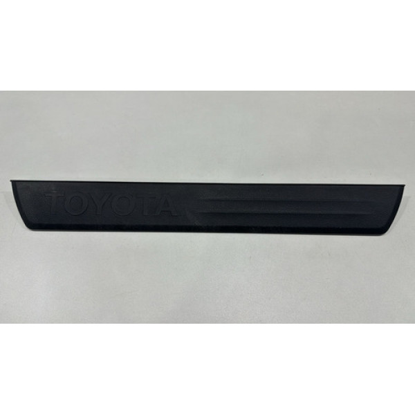 Soleira Externa Porta Dianteira Direita Toyota Hilux 2017/21