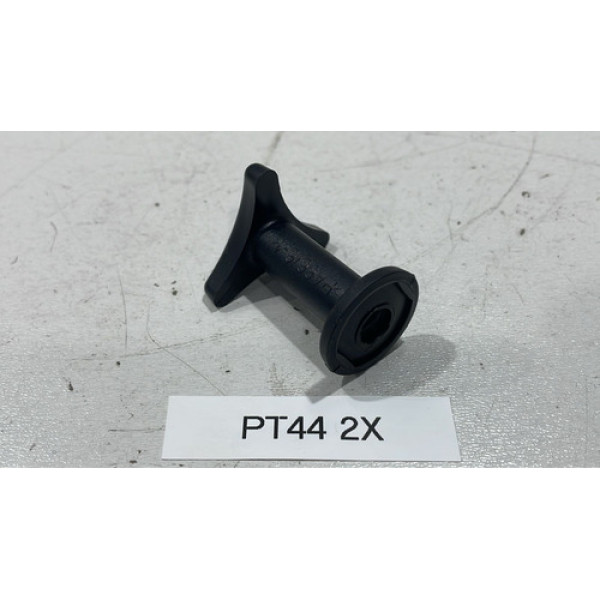 Trava Porca Fixação Lanterna Renault Duster 2020 Á 2023 