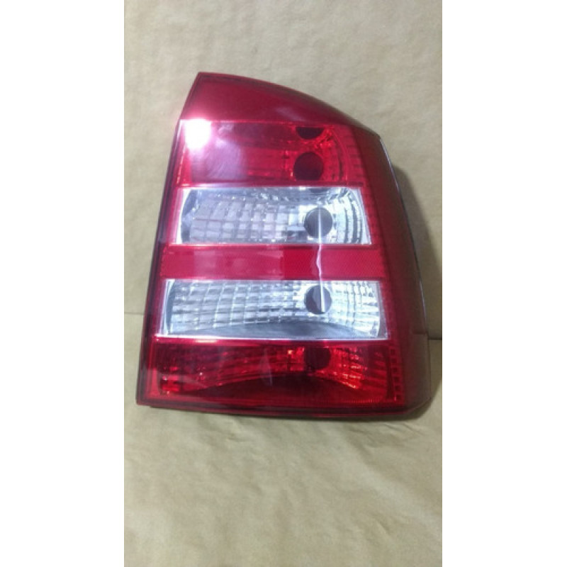 Lanterna Traseira Astra Sedan Bicolor Direita Lanterna Traseira Astra Sedan Bicolor Direita