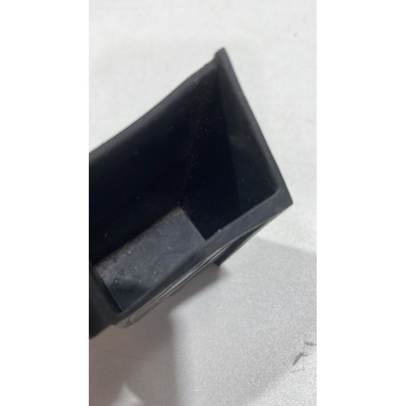 Acabamento Borracha Porta Objetos Fusion 2013 Á 2016 Usado Acabamento Borracha Porta Objetos Fusion 2013 Á 2016 Usado