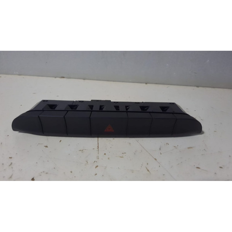 Botão Pisca Alerta Fiat Mobi Original 100233013 Botão Pisca Alerta Fiat Mobi Original 100233013