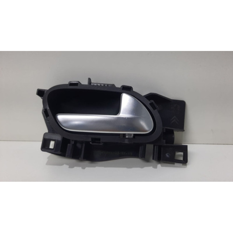 Maçaneta Interna Lado Direito Peugeot 208 2008 3008 Maçaneta Interna Lado Direito Peugeot 208 2008 3008